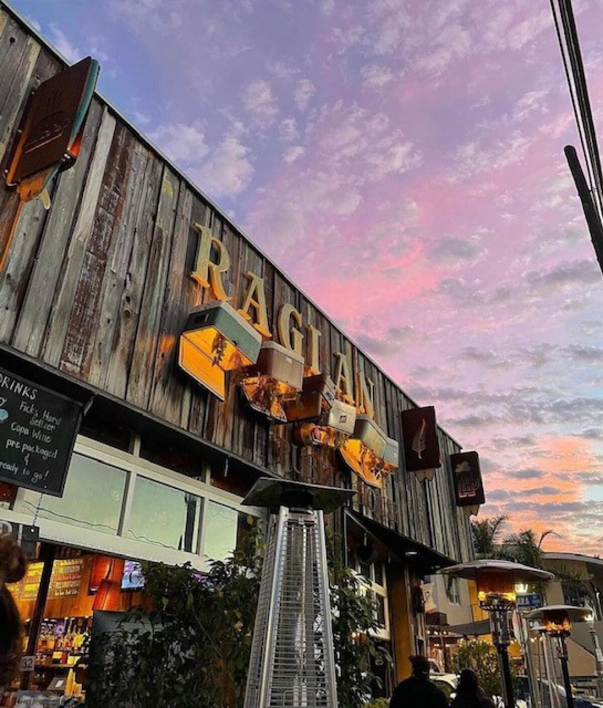 Raglan Public House prepares its burgers exclusively using grass-fed, organic beef.