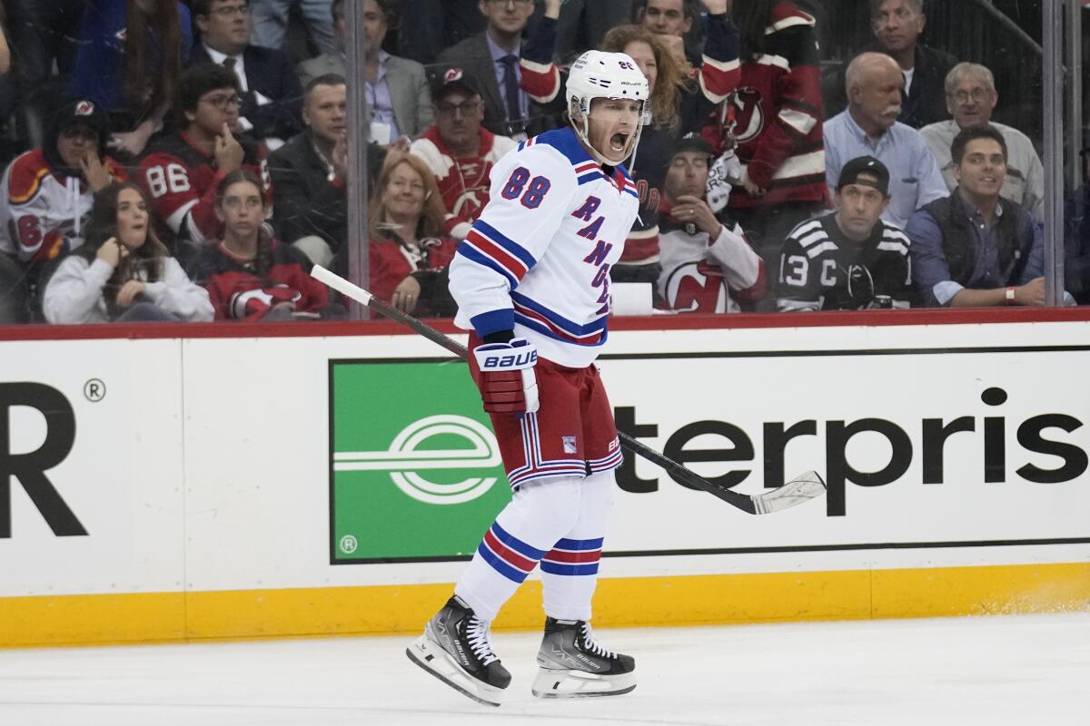Kreider scores twice as Rangers open 2-game lead in series with Devils