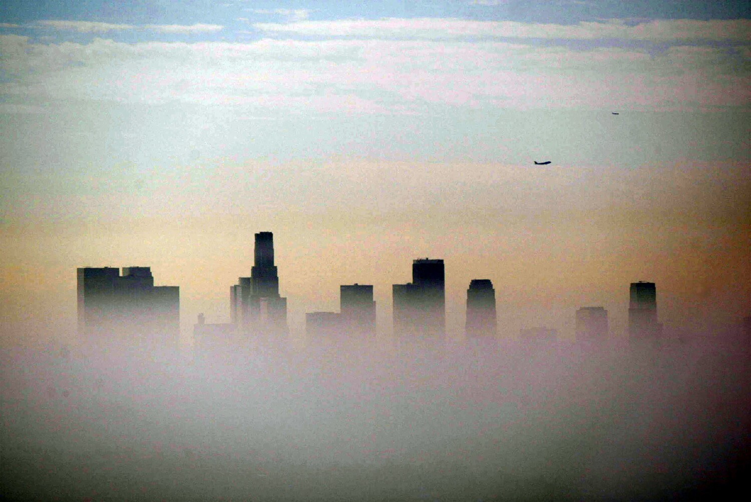 Southland air regulators threaten to sue EPA over smog