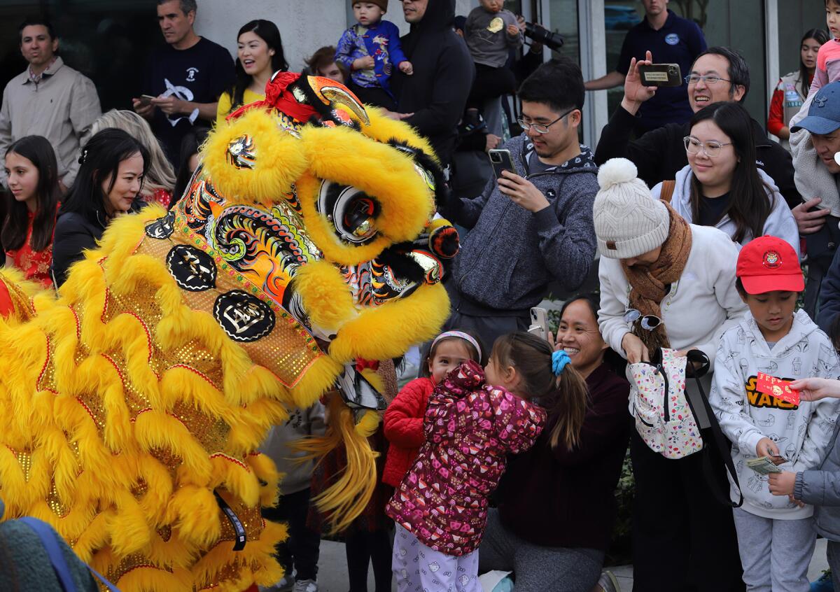 Fountain Valley Rings In Year Of The Snake For Lunar New Year Los fountain-valley-rings-in-year-of-the-snake-for-lunar-new-year-los