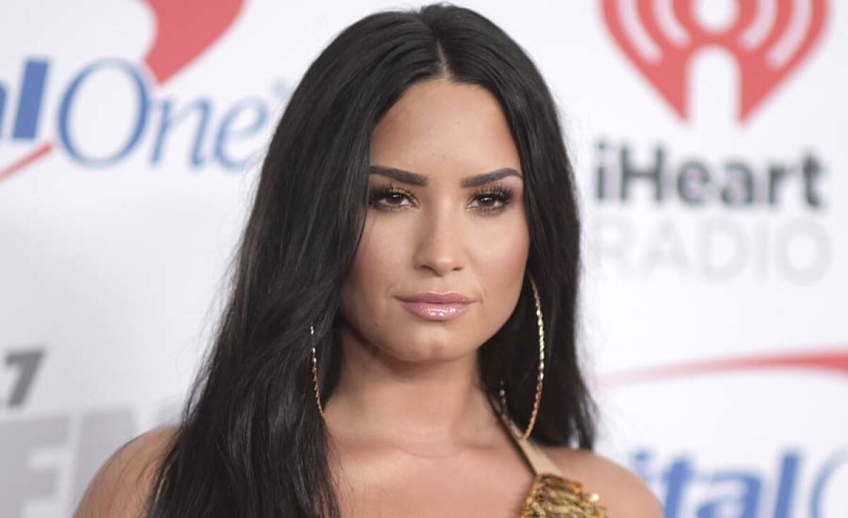 Demi Lovato arremetió contra una querida tienda fro-yo de . Gran error -  Los Angeles Times