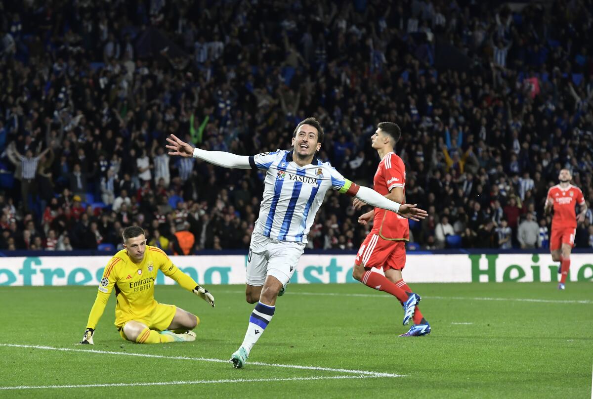 Sociedad beats Benfica 3-1 and reaches Champions League knockout stage for  2nd time in its history - The San Diego Union-Tribune