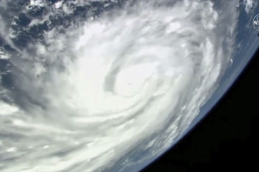 En esta imagen, proporcionada por la NASA, se muestra el huracán Ian visto desde la Estación Espacial Internacional en su avance hacia Cuba y Florida, el 26 de septiembre de 2022. (NASA vía AP)