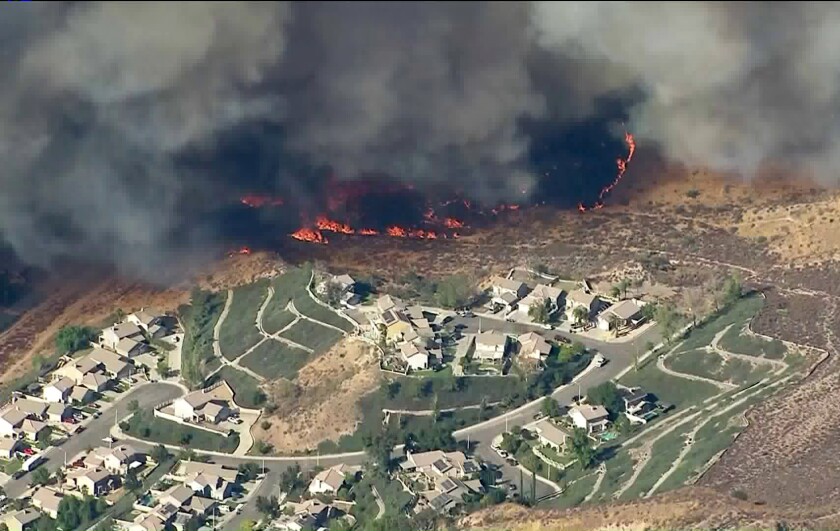 Santa Clarita Brushfire Burns Multiple Structures And Threatens Neighborhoods Los Angeles Times 1915