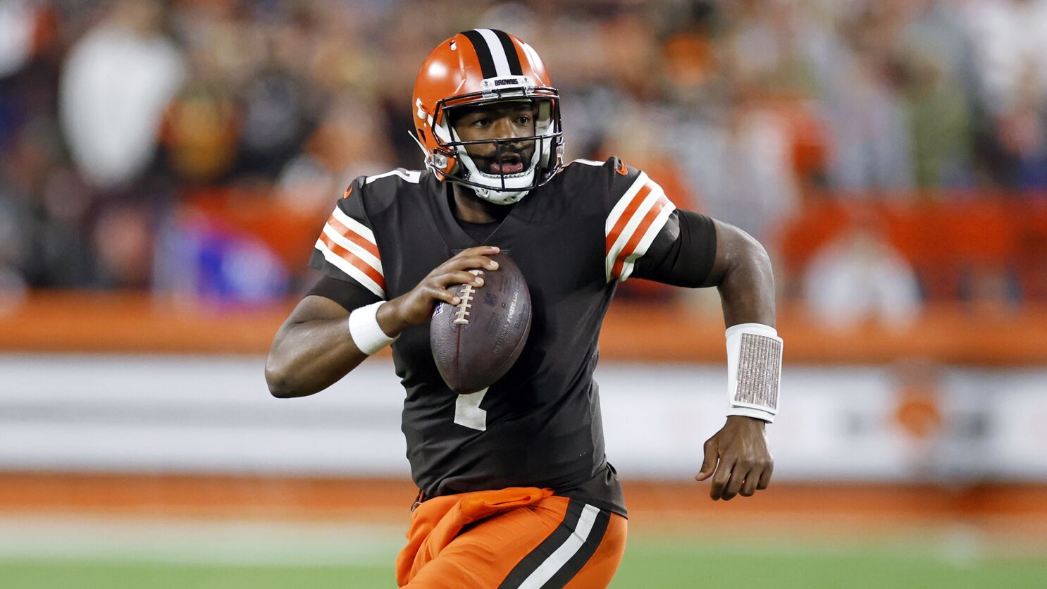 NFL: Jacoby Brissett, Browns rebound from collapse, beat Steelers - Los  Angeles Times