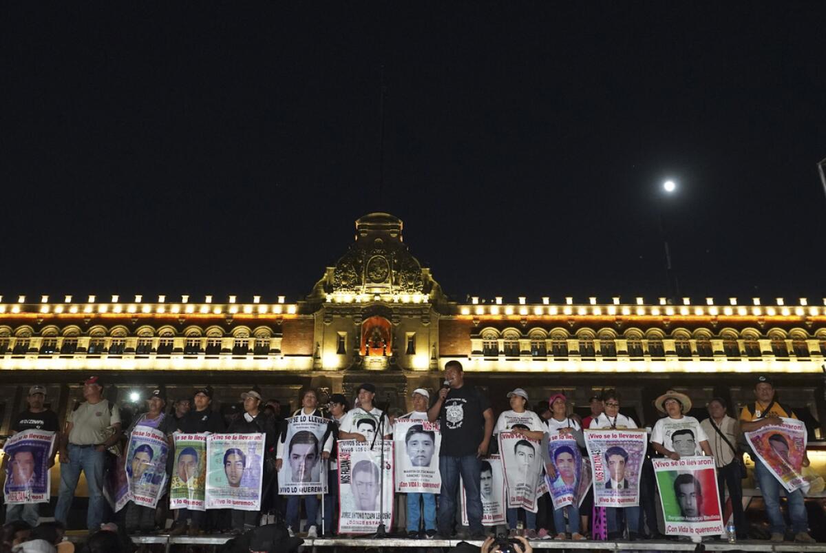 Familiares de los 43 estudiantes desaparecidos de Ayotzinapa 