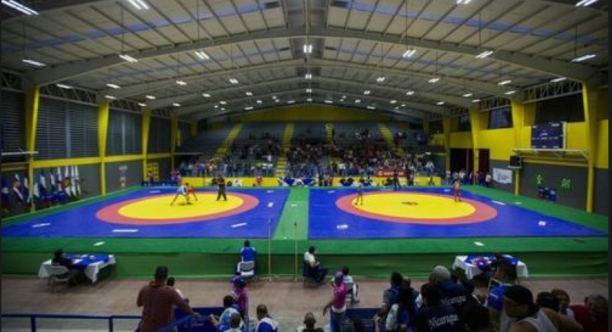 Vista general del gimnasio de lucha libre femenino, el 04 de diciembre de 2017, durante las finales de lucha libre femenina de los juegos centroamericanos. EFE/Jorge Torres/Archivo