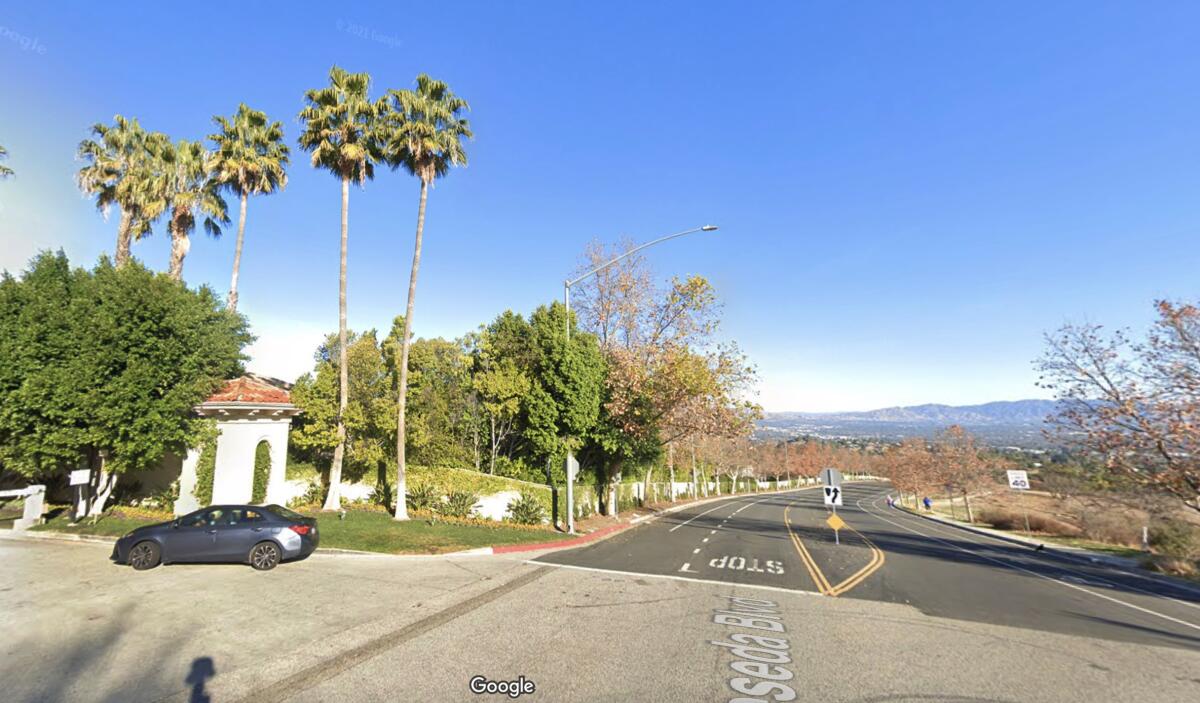 Street view of Winford Drive in Tarzana 