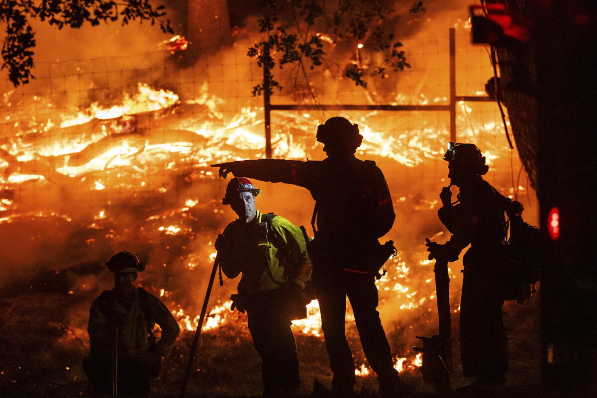 Pickrell Fire Firefighters hold back Pickett fire in Napa County amid 'thermal belt ...