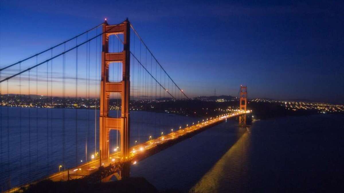 Reversible lanes were first used in California on the Golden Gate Bridge.