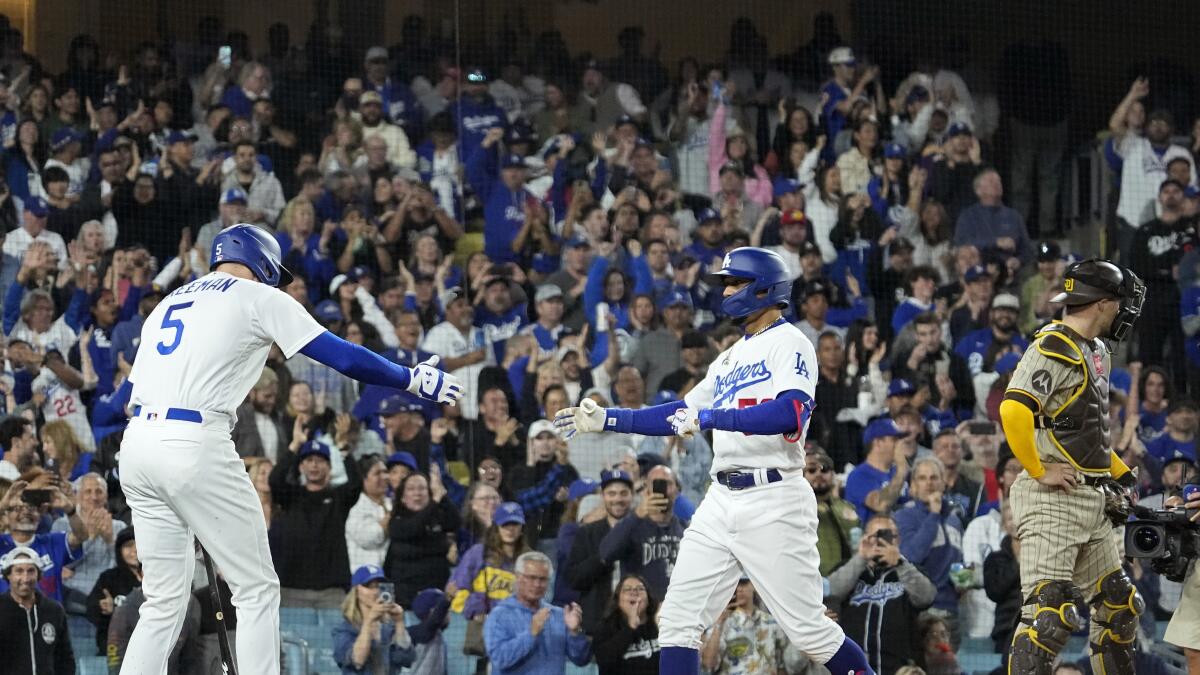 Dave Roberts Hopes Dodgers Fans 'Boo' Manny Machado During Return To Dodger  Stadium