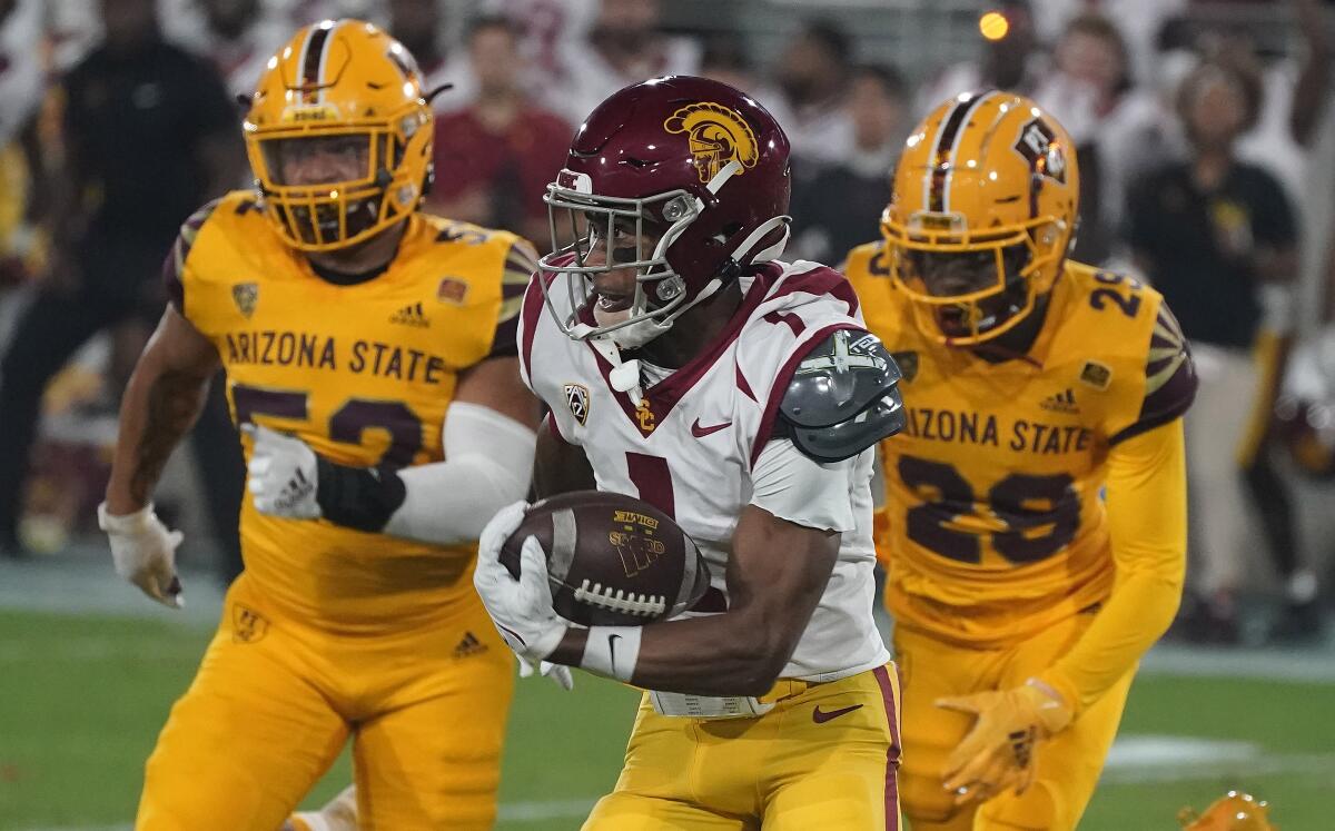 USC's Greg Bryant Jr. (1) returns the opening kickoff Saturday.