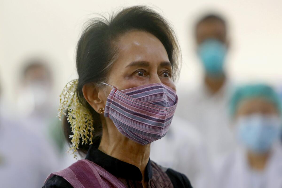 Aung San Suu Kyi wearing a protective mask