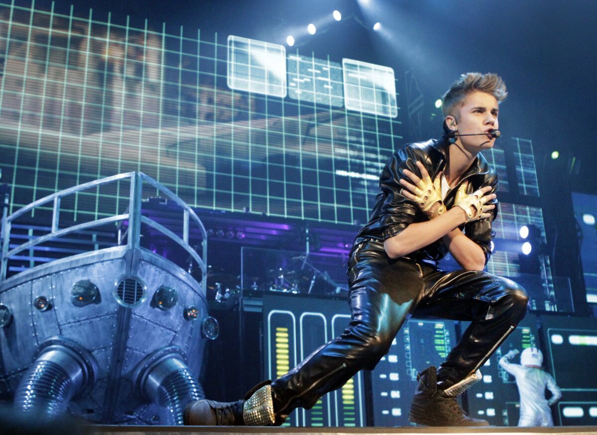 Phim Believe của Justin Bieber: Hãy xem bộ phim tài liệu Believe và theo chân Justin Bieber trong chặng đường trở thành một ngôi sao âm nhạc. Khám phá cuộc sống của anh trên sân khấu và ngoài đời, cùng những hành trình, kỉ niệm đáng nhớ. Đây là một câu chuyện cảm động và đầy cảm hứng, chắc chắn sẽ để lại dấu ấn trong lòng bạn!