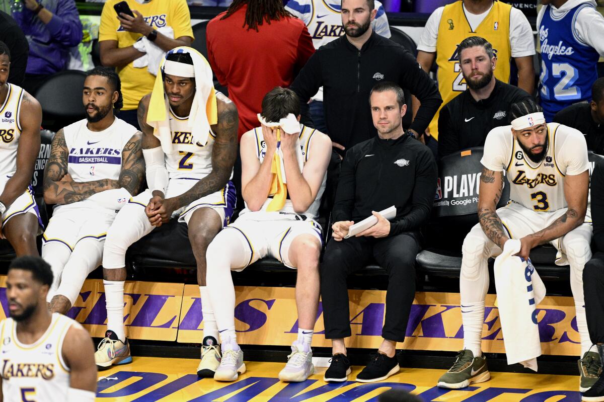 Members of the Lakers sit on the bench near the end of the Game 3 loss.