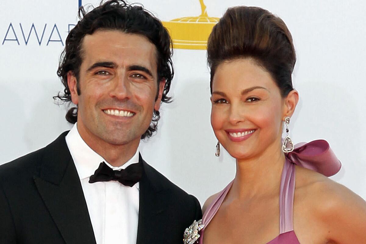 Dario Franchitti and Ashley Judd have decided to divorce, they announced Tuesday.