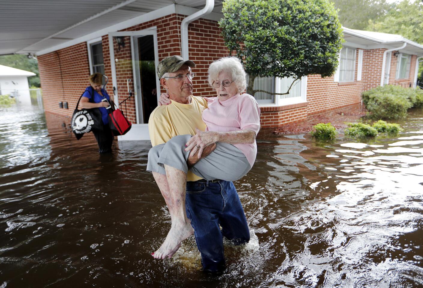 Florence batters Carolinas