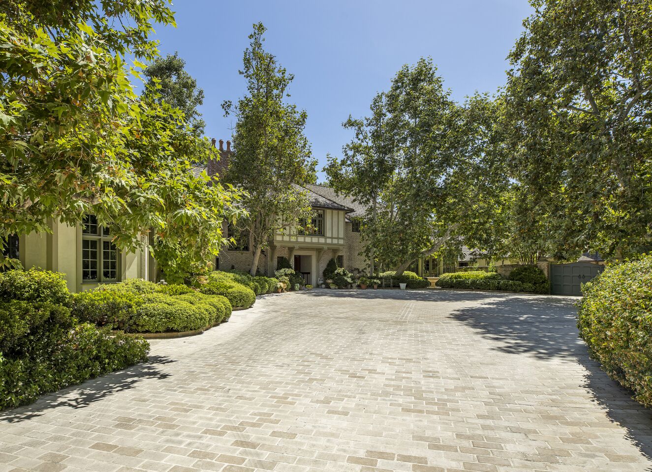 $60-million compound in Beverly Hills: the front motor court