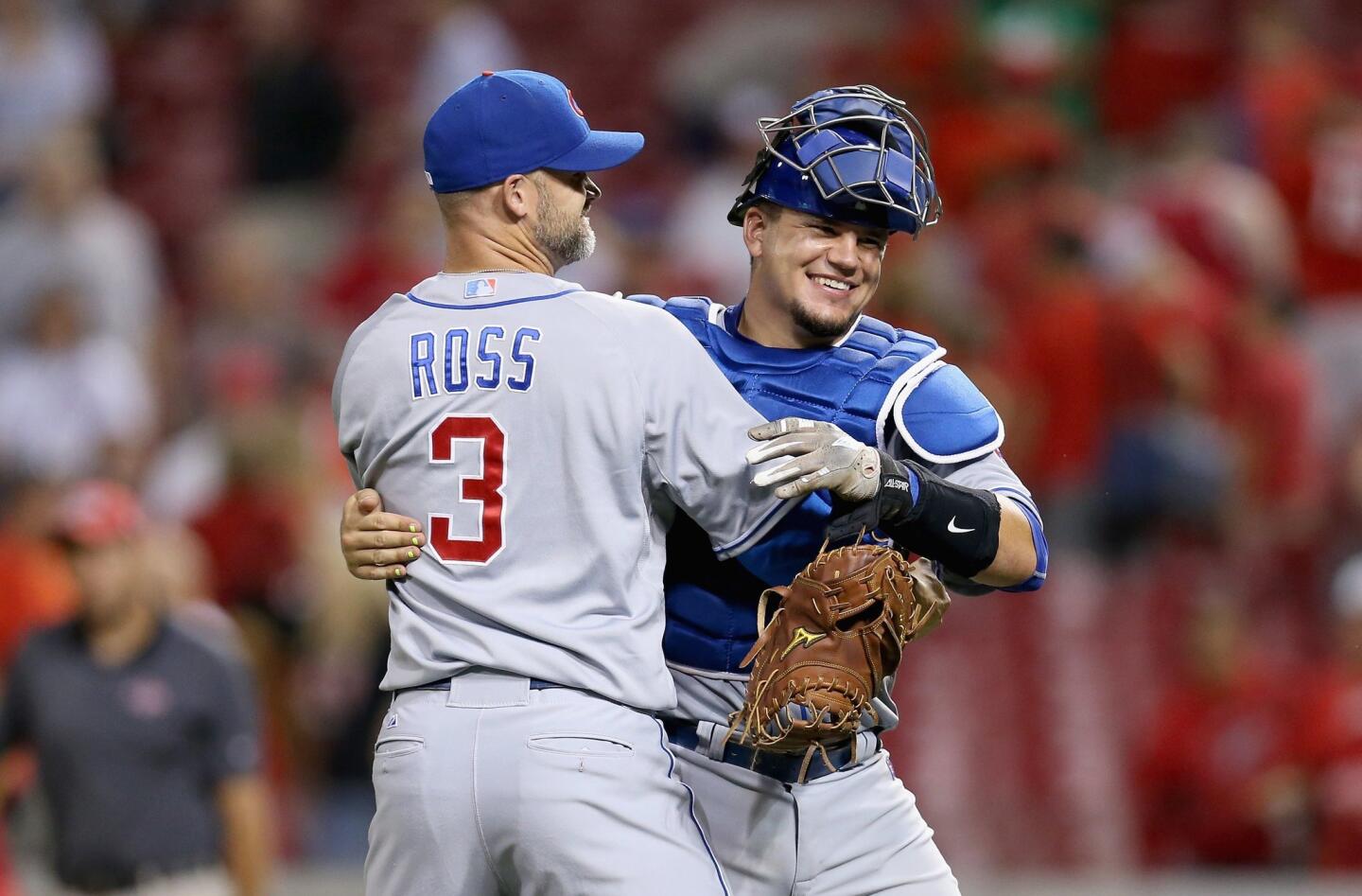 Kyle Schwarber and David Ross celebrate after the 5-4 win.