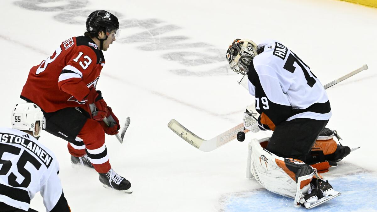 Devils' 13-game win streak halted in 2-1 loss to Maple Leafs - The San  Diego Union-Tribune