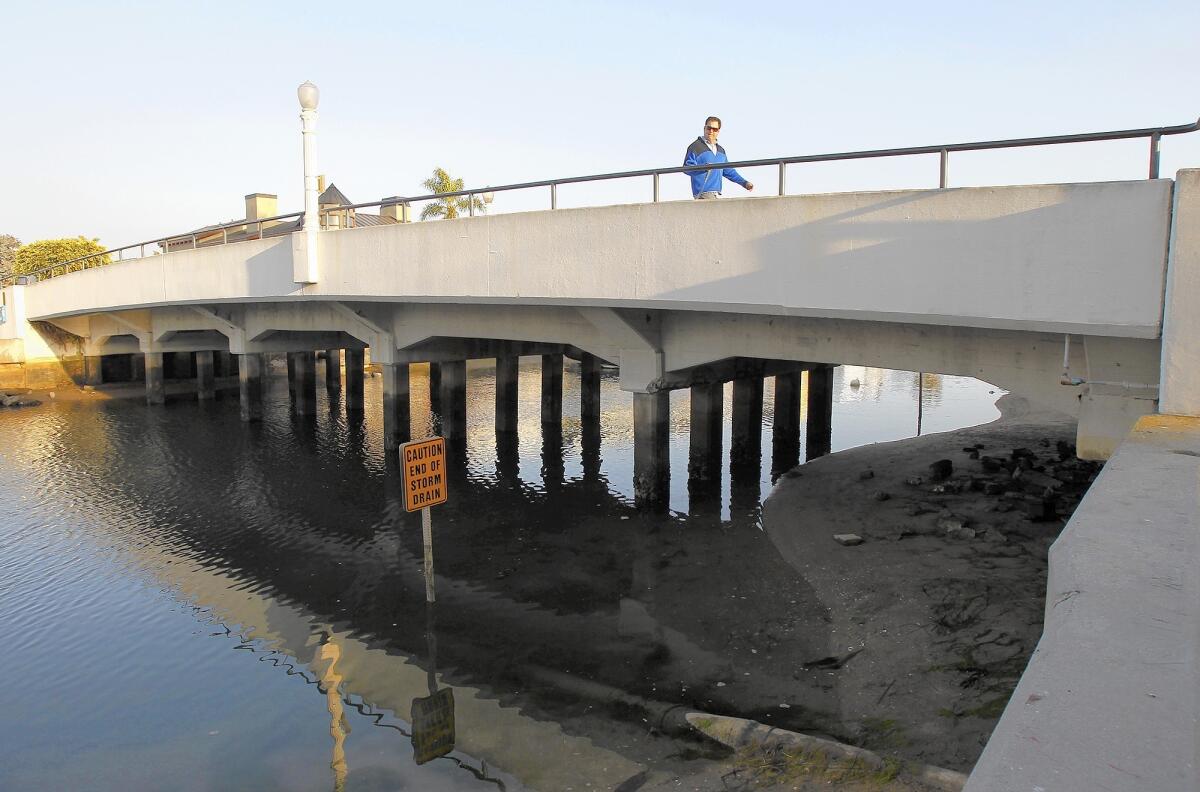 The Park Avenue Bridge that connects Balboa Island to Little Balboa Island over the Grand Canal is scheduled to be replaced beginning in late March.