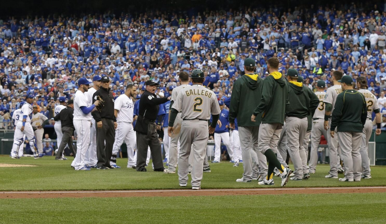 Royals' Ventura ejected after hitting A's Lawrie with fastball