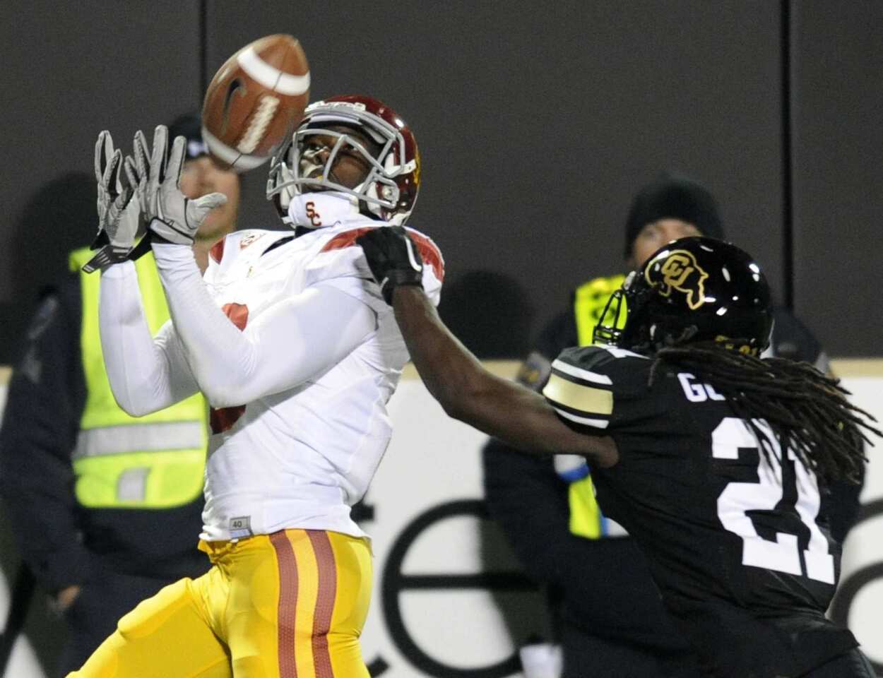 USC receiver Marqise Lee hauls in a 33-yard scoring strike against Colorado defensive back Jered Bell in the first quarter Friday night.