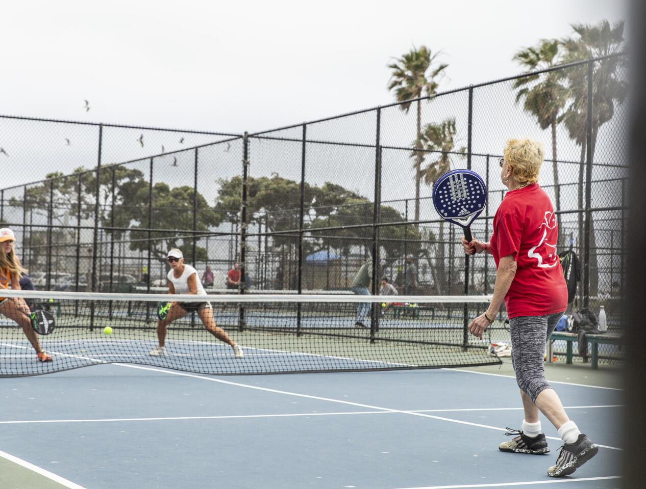 Paddle tennis players