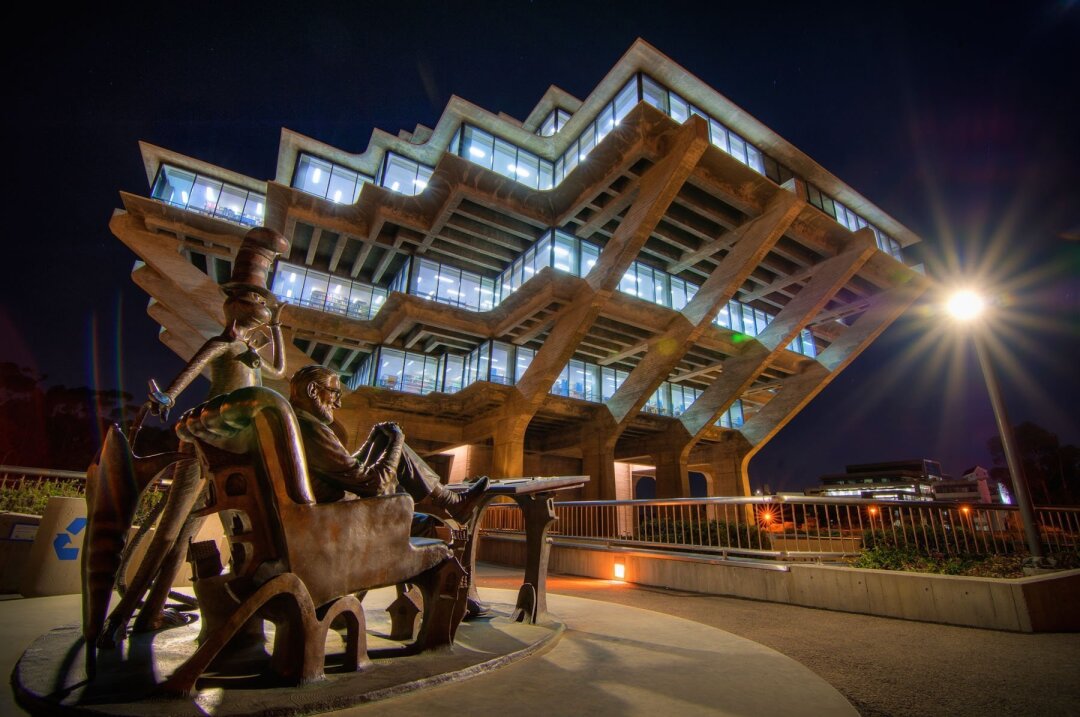 The Geisel Library on the campus of UC San Diego.