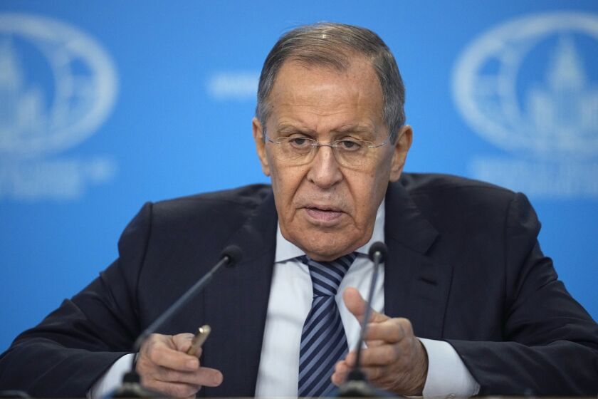 El ministro ruso de Exteriores, Sergey Lavrov, habla en su conferencia de prensa anual en Moscú, Rusia, el miércoles 18 de enero de 2023. (AP Foto/Alexander Zemlianichenko)