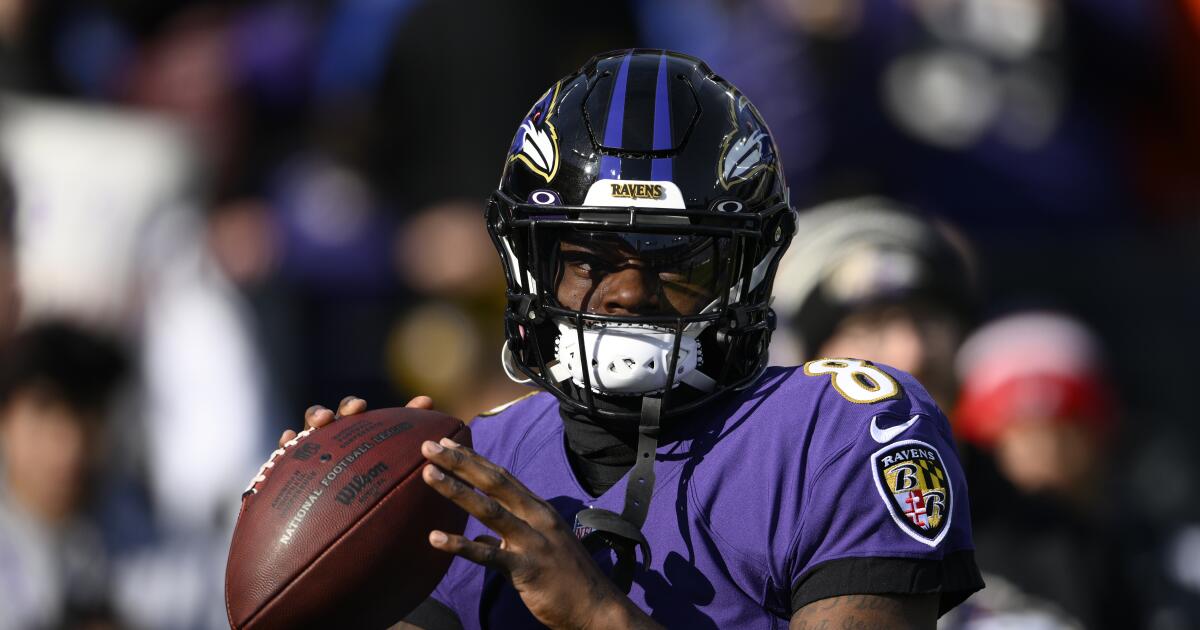 LAMAR JACKSON BALTIMORE RAVENS SCORE 2019 PLAYER WORN JERSEY CARD