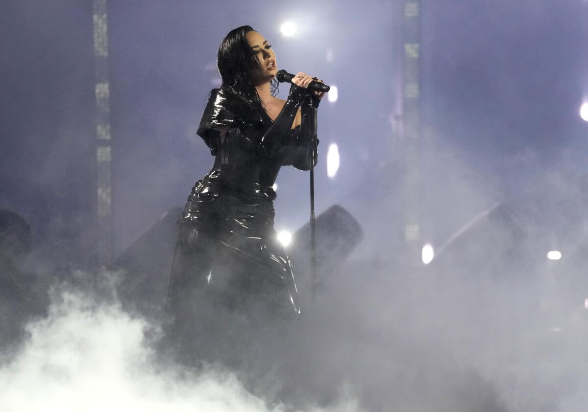 Demi Lovato deslumbró con su actuación en los MTV.