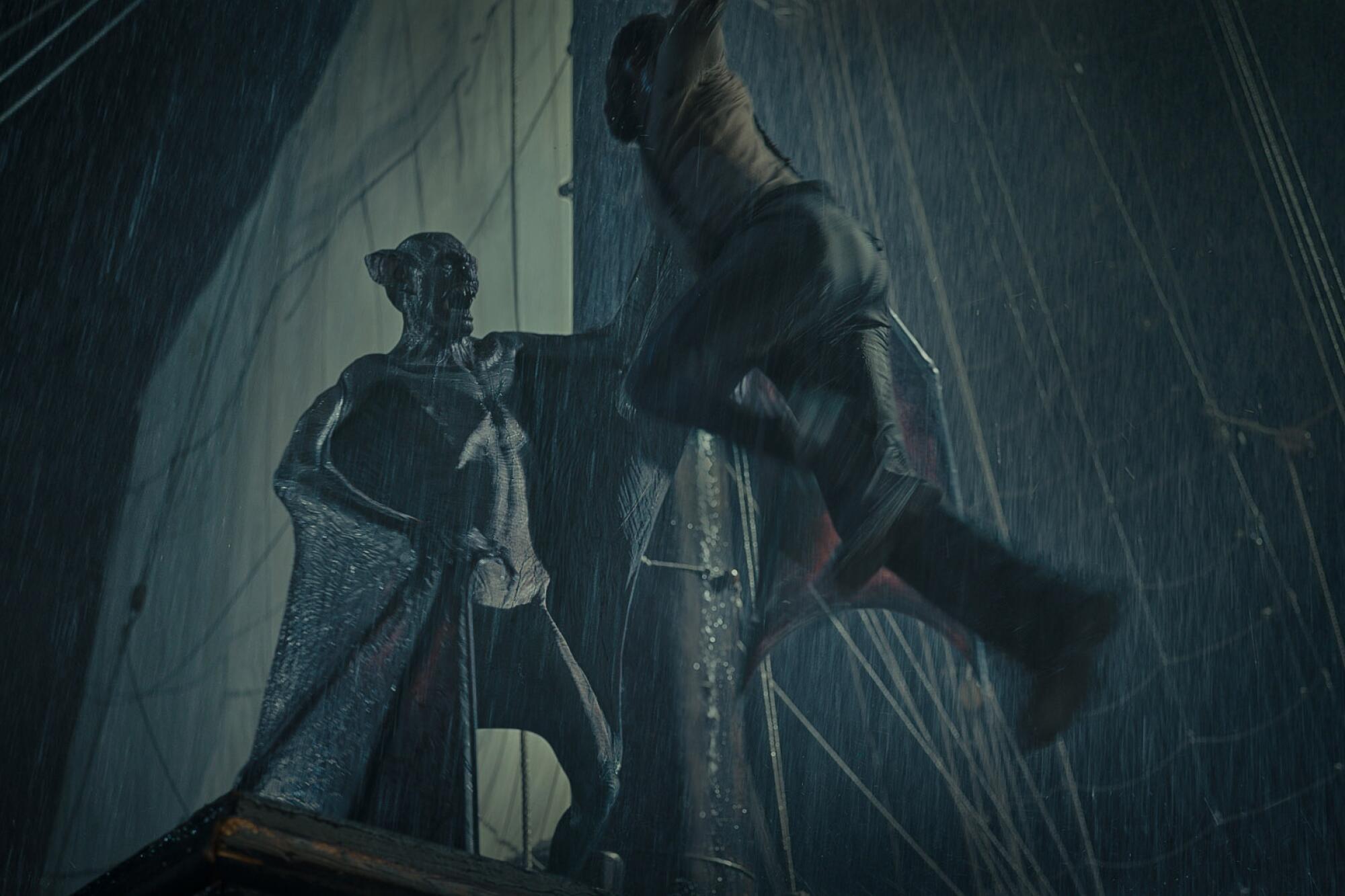 Javier Botet y Corey Hawkins en una escena de "The Last Voyage of the Demeter".