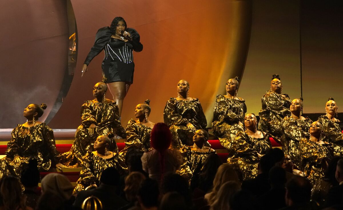 Lizzo interpreta un popurrí en la 65a entrega anual del Grammy 