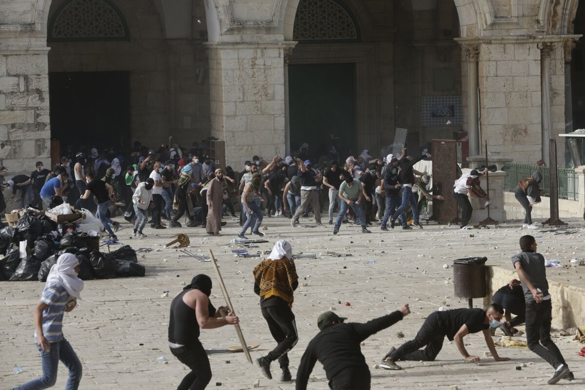 Fighting outside of Jerusalem’s Al Aqsa Mosque