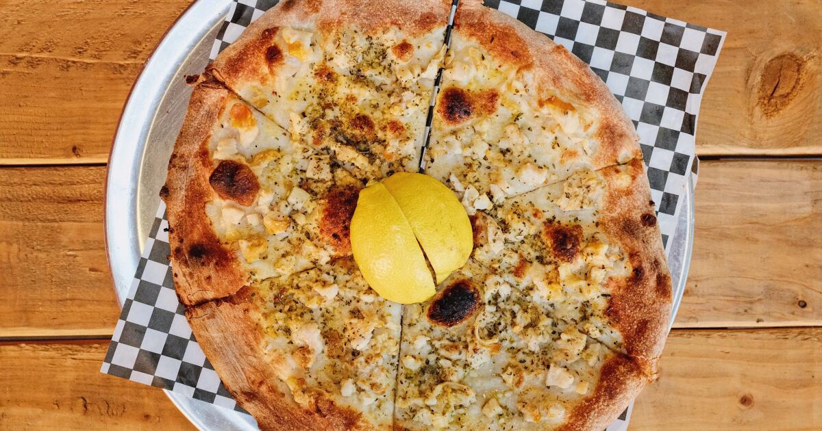 New Haven-style Ozzy's Apizza makes its North Hollywood debut with clam pies
