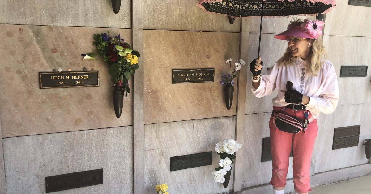 Westwood Village Memorial Park Offers Luxury Cemetery Plots Los Angeles Times Westwood Village Memorial Park Cemetery Map