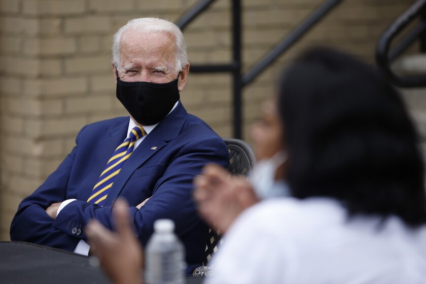 Joe Biden wearing a face mask 