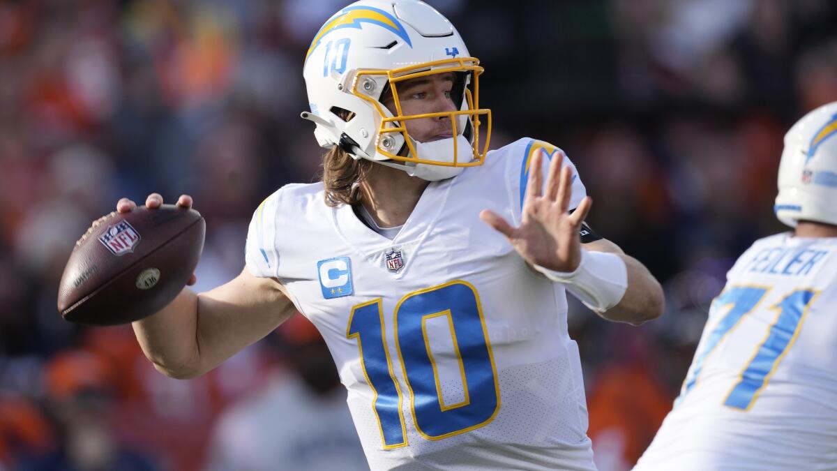 Chargers still in playoff position, but mired in a slump - The San Diego  Union-Tribune