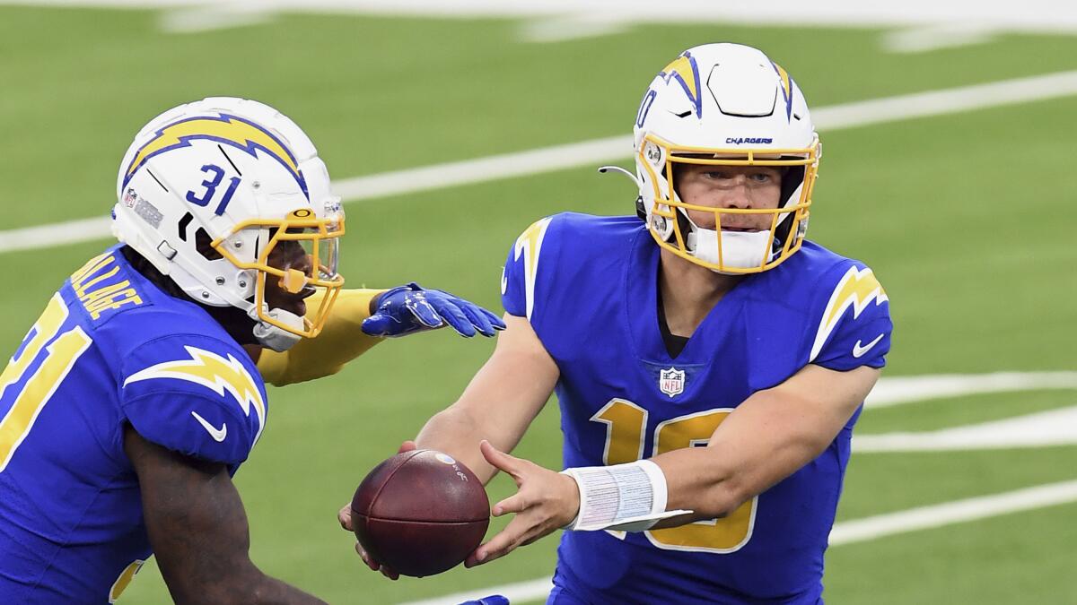 Justin Herbert outduels Derek Carr, Chargers beat division-rival