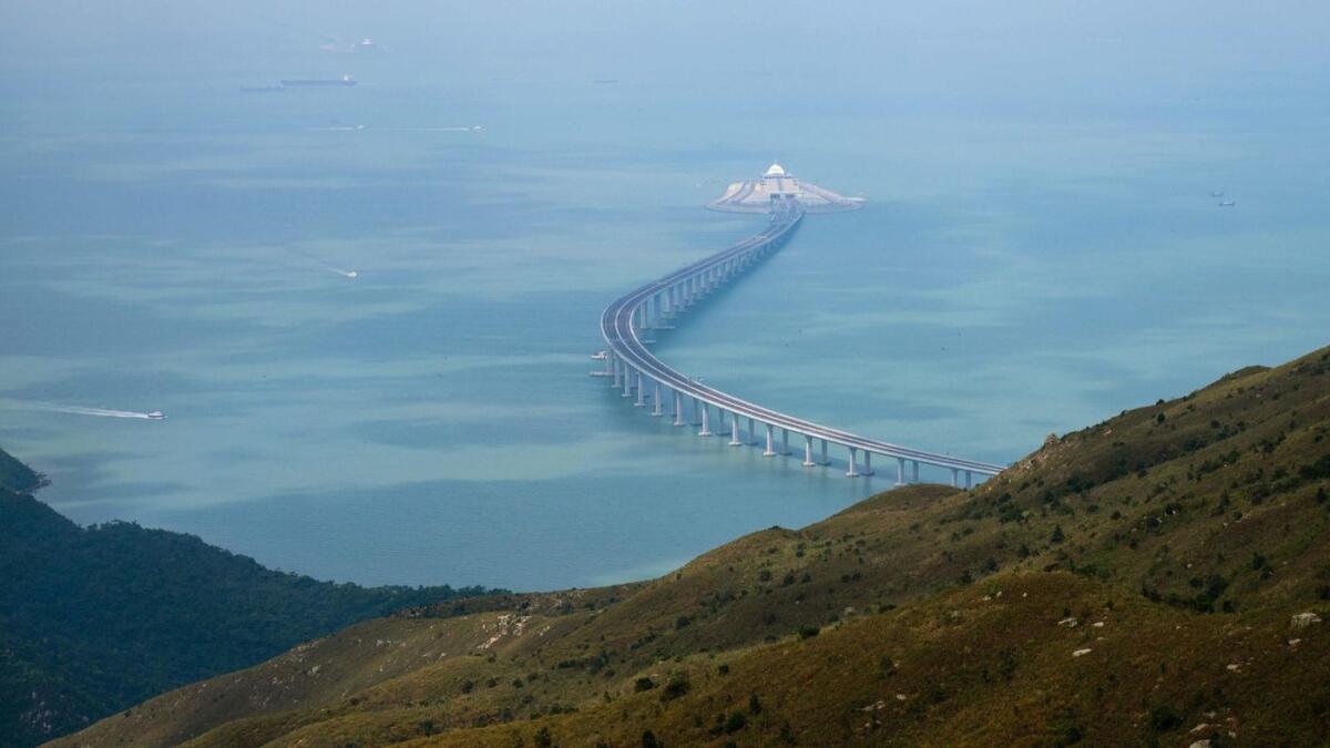 Una sección del puente Hong Kong-Zhuhai-Macao se ve, el 7 de octubre, desde la isla de Lantau en Hong Kong.