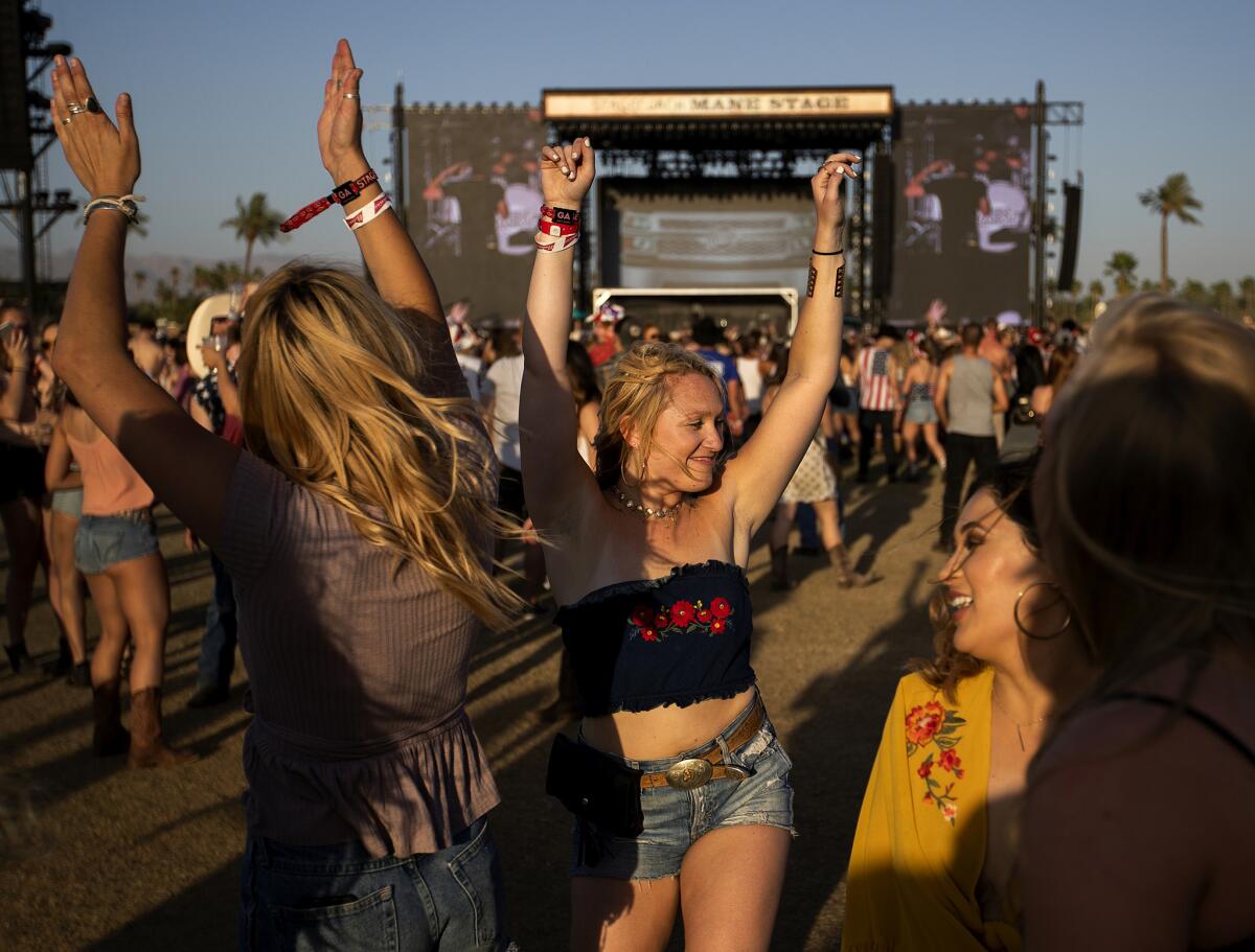 Fans dance as Chris Janson performs.