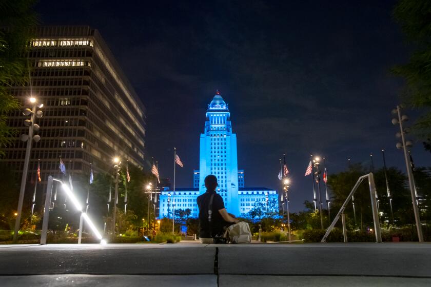 LOS ANGELES, CA - AUGUST 3, 2022: City Hall is lit up in Dodger blue Wednesday night to honor the Dodgers late Hall of Fame announcer Vin Scully, 94, who passed away Tuesday in Los Angeles, California.(Gina Ferazzi / Los Angeles Times)
