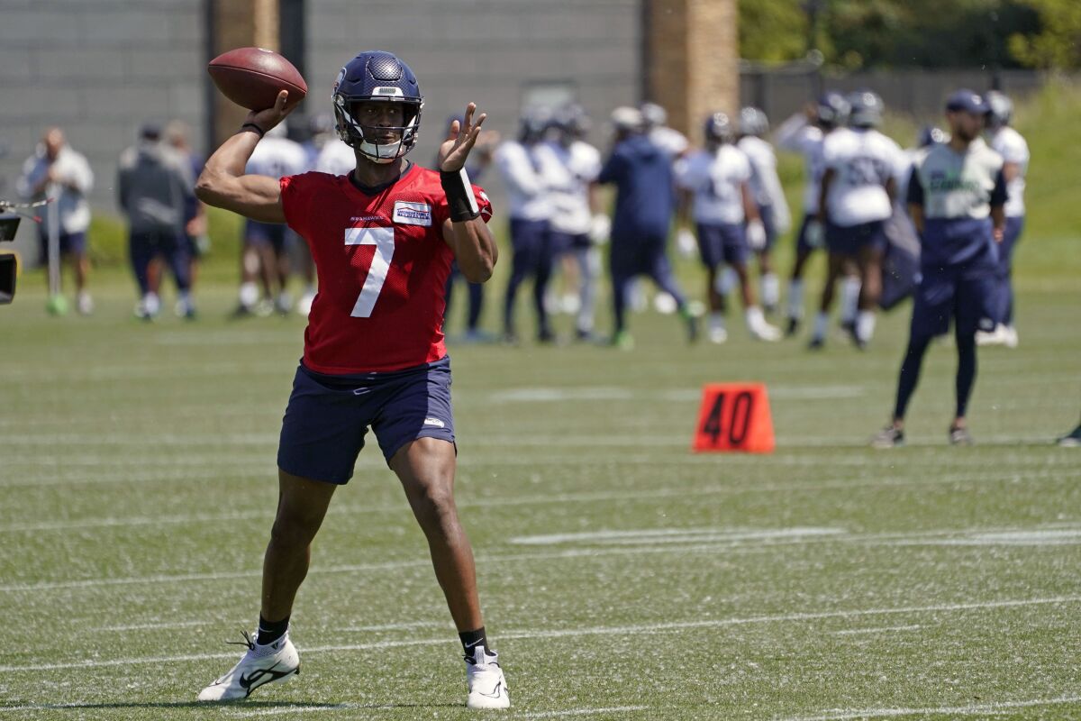 Seattle Seahawks quarterback Geno Smith (7) passes during NFL football practice, Tuesday, May 31, 2022, in Renton, Wash. (AP Photo/Ted S. Warren)