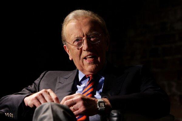 Renowned British broadcaster Sir David Frost died Saturday night after a suspected heart attack aboard the Queen Elizabeth cruise ship.