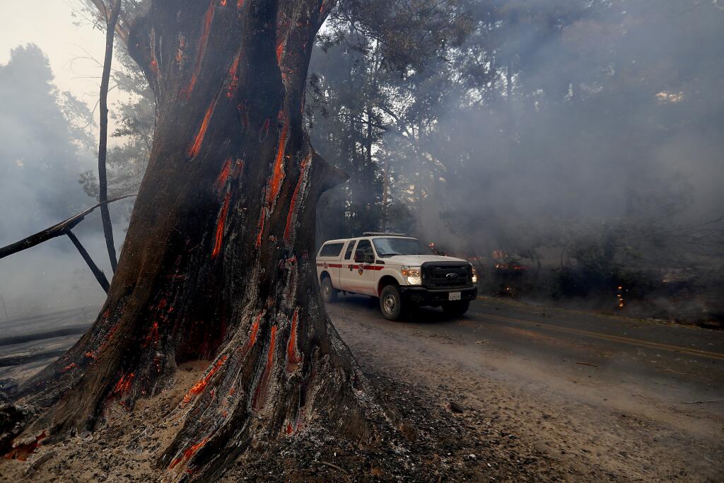 Tick fire in Santa Clarita Valley is burning homes and threatening ...