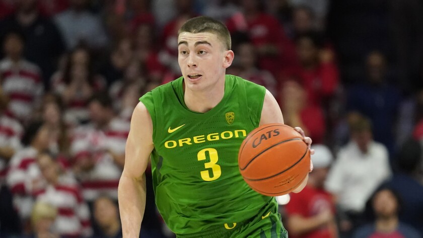 Oregon guard Payton Pritchard controls the ball against Arizona in February.