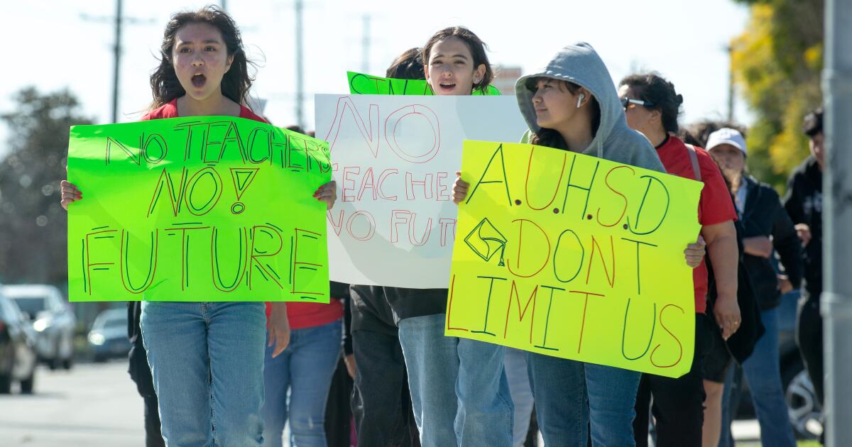 Anaheim school district scraps teacher layoffs, considers alternate cuts - Los Angeles Times