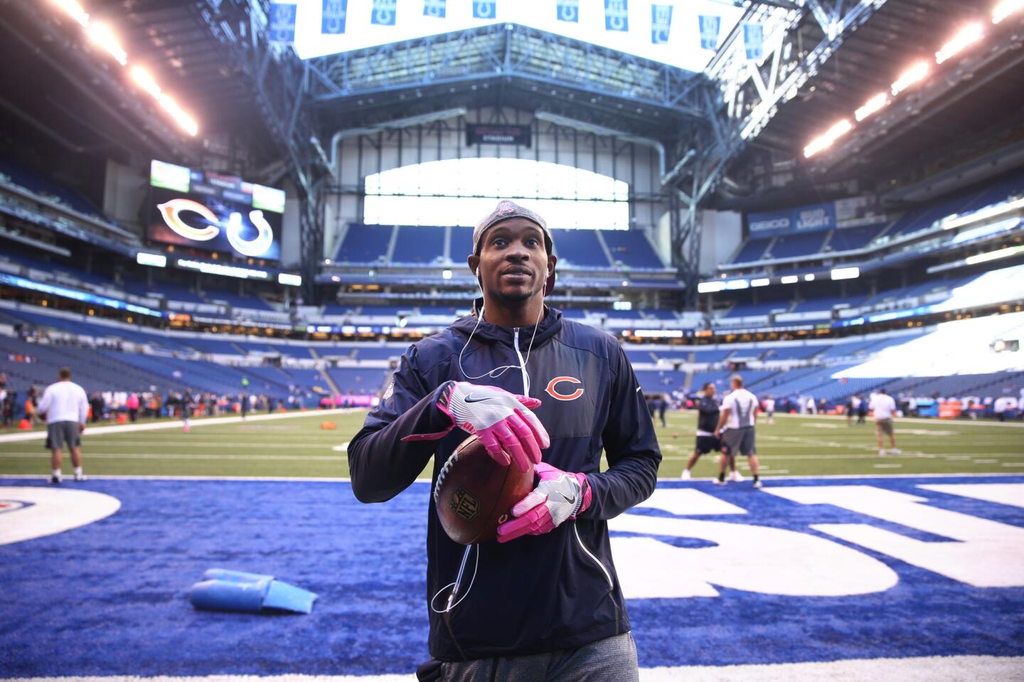 Alshon Jeffery heads to the stands to sign autographs before a game against the Colts at Lucas Oil Stadium on October 9, 2016.