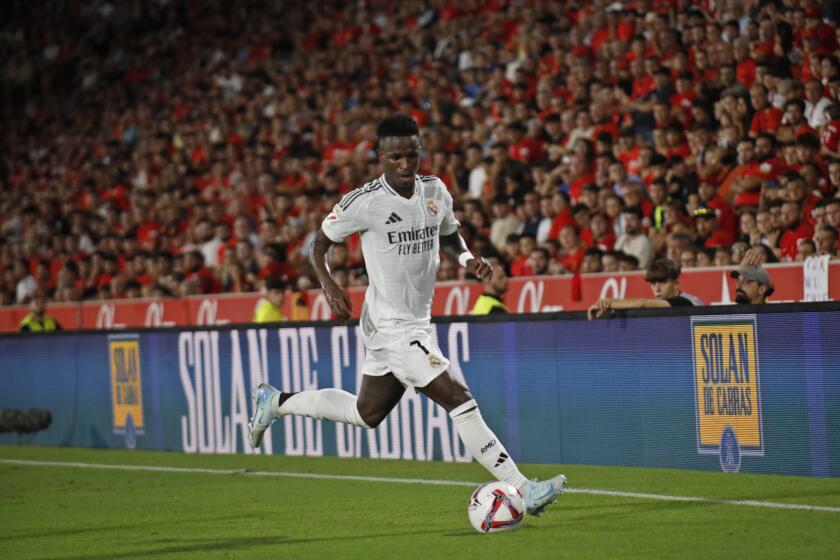 Vinicius Junior del Real Madrid durante el partido contra Mallorca en la Liga española, el domingo 18 de agosto de 2024, en Palma de Mallorca. (AP Foto/Francisco Ubilla)